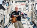 ५८ वर्षांच्या ‘आजोबा’ अंतराळावीराचा विक्रम - Marathi News | The record of the 58-year-old 'grandfather' astronaut | Latest fashion News at Lokmat.com