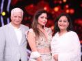 ‘ओम शांती ओम’च्या सेटवर कनिका कपूरला बसला आश्चर्याचा धक्का - Marathi News | On the set of 'Om Shanti Om', Kanika Kapoor sat in a surprise | Latest filmy News at Lokmat.com