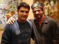 ​शाहरुख खानच्या पार्टीत कपिल शर्मा होता बिन बुलाया मेहमान - Marathi News | Shah Rukh Khan's party, Kapil Sharma was invited to a bin | Latest filmy News at Lokmat.com