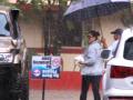 View Pics : भरपावसात करिना कपूर चालली तरी कुठे? - Marathi News | View Pics: Wherever Kapoor walks Kapoor? | Latest filmy News at Lokmat.com