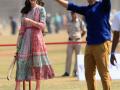 ​मुंबईत विलियम-केट खेळले क्रिकेट - Marathi News | William-Kate played cricket in Mumbai | Latest fashion News at Lokmat.com