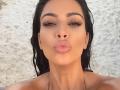 किमचा वादग्रस्त सेल्फी - Marathi News | Kim's controversial selfie | Latest fashion News at Lokmat.com