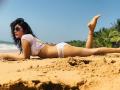 ​किश्वर मर्चंट दिसली बिकनीमध्ये - Marathi News | Kishwar Merchant looks bikini | Latest filmy News at Lokmat.com