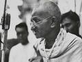 गांधीजींना अखरे ‘महात्मा’ पदवी कोणी दिली? - Marathi News | Who gave Gandhiji the title of 'Mahatma'? | Latest fashion News at Lokmat.com