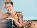 Miley Cyrus Wedding : ट्रम्पच्या अमेरिकेत मायली सायरस करणार नाही लग्न! - Marathi News | Miley Cyrus Wedding: Trump to not be married to Myry Cyrus in America! | Latest filmy News at Lokmat.com