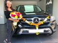 Luxurious कारची मालकीण बनली ‘ही’ गायिका; कारची किंमत वाचून तुम्ही दंग व्हाल! - Marathi News | Luxurious car owner became 'only' singer; You will be stuck after reading the price of the car! | Latest filmy News at Lokmat.com