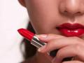 ओठांवर खुलून दिसणारे लिपस्टिक - Marathi News | Lipstick that appears on the lips | Latest fashion News at Lokmat.com
