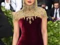 MET GALA 2018 : रेड कार्पेटवरील प्रियांका चोप्राचा कॅथोलिक लूक चर्चेत, पाहा फोटो! - Marathi News | MET GALA 2018: Priyanka Chopra's Catholic Look at the Red Carpet, see the photo! | Latest filmy News at Lokmat.com
