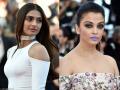 ​वाचा, ऐश्वर्याच्या पर्पल लिपस्टिकवर काय म्हणाली सोनम!! - Marathi News | Read, what is said on Aishwary's Purple Lipstick? | Latest filmy News at Lokmat.com