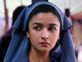 ‘सहमत’ची भूमिका माझ्यासाठी आव्हानात्मक! - आलिया भट्ट - Marathi News | 'Agreement' role is challenging for me! - Alia Bhatt | Latest filmy News at Lokmat.com