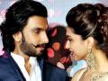 ​दीपिका पादुकोणपासून दूर पळतोय रणवीर सिंह; हे आहे खरे कारण!! - Marathi News | Ranveer Singh; Deepika Padukone; This is the real reason !! | Latest filmy News at Lokmat.com
