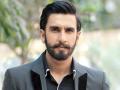 रणवीर सिंगवर का आली मुंबईत लोकलमध्ये जाण्याची वेळ ? - Marathi News | Ranveer Singh's time to go to local area of ​​Mumbai? | Latest filmy News at Lokmat.com