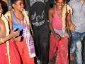 ​रणवीर विद स्लम किड्स - Marathi News | Ranveer with Slum Kids | Latest filmy News at Lokmat.com