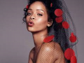 रिहानाचा अजब ड्रेस - Marathi News | Rihanna Ajab Dress | Latest fashion News at Lokmat.com