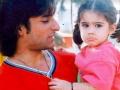 ​सैफ अली खानच्या हातात असलेल्या चिमुकलीला तुम्ही ओळखले का? - Marathi News | Do you know the kid in the hands of Saif Ali Khan? | Latest filmy News at Lokmat.com