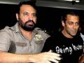 ​ सलमानचा ‘बॉडीगार्ड’ शेराविरूद्ध गुन्हा दाखल - Marathi News | Submitted to Salman's bodyguard shahra | Latest filmy News at Lokmat.com