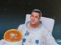 ​सलमान बनला अंतराळवीर ! - Marathi News | Salman became Astronaut! | Latest filmy News at Lokmat.com