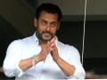 बिग बॉस : ...अन् सलमानने मागितली माफी - Marathi News | Big Boss: ... and Salman asks for forgiveness | Latest filmy News at Lokmat.com