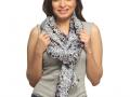 अ‍ॅक्सेसरीजमध्येही भर घालतो स्कार्फ - Marathi News | Adds scarves to accessories | Latest fashion News at Lokmat.com
