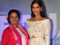 ​या कारणामुळे सोनम कपूरची आजी लावणार नाही लग्नाला हजेरी - Marathi News | For this reason Sonam Kapoor's grandmother will not be able to attend the marriage | Latest filmy News at Lokmat.com