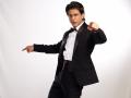 शाहरुख म्हणतोय मी तिच्यासारखा नाचूच शकत नाही - Marathi News | Shahrukh says I can not dance like her | Latest filmy News at Lokmat.com