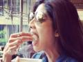 VIDEO : जेव्हा शिल्पा शेट्टी रसगुल्ले खाते....! - Marathi News | VIDEO: When Shilpa Shetty Rasgulla accounts ....! | Latest health News at Lokmat.com