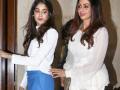 ​अन् श्रीदेवीची लाडकी लेक जान्हवी कपूरने हळूच टाकला ‘बॉम्ब गोळा’! - Marathi News | And Sridevi's Ladki Lake Jahnavi Kapoor slid away 'Bomb Collecting'! | Latest filmy News at Lokmat.com