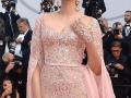 Cannes 2017 : ​सोनम कपूरच्या ‘कान्स लूक’ने सगळेच घायाळ! - Marathi News | Cannes 2017: Sonam Kapoor's 'Cannes Look' is all dead! | Latest filmy News at Lokmat.com