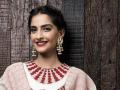 या अभिनेत्याने सोनम कपूरच्या लग्नाच्या गोष्ट केली कन्फर्म..जाणून घ्या काय केला खुलासा - Marathi News | Explain what happened to this actress by knowing the story of the marriage of Sonam Kapoor | Latest filmy News at Lokmat.com