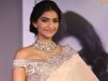 ​सोनम कपूर या कारणामुळे बनली सर्वाधिक लोकप्रिय सेलिब्रिटी - Marathi News | Sonam Kapoor became the most popular celebrity for this reason | Latest filmy News at Lokmat.com