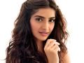 सोनमला करायचेय टक्कल? - Marathi News | Sonam wants bald? | Latest filmy News at Lokmat.com