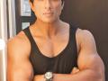 ​सोनू सूद सांगतोय बॉलिवूडमध्ये टिकणे सोपे नाही - Marathi News | Sonu Sood is not easy to live in Bollywood | Latest filmy News at Lokmat.com