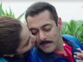 ​पाहा :‘सुल्तान’मधील वादग्रस्त गाण्यात सलमान-अनुष्काचा रोमान्स - Marathi News | See: Salman-Anushka Romance in a controversial song in 'Sultan' | Latest filmy News at Lokmat.com