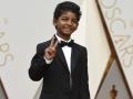 OSCARS 2017: जिमी किमेलचा मराठमोळ्या सनी पवारसोबत ‘लायन किंग’ मोमेंट - Marathi News | OSCARS 2017: Jimmy Kimmel's 'Lion King' Moment with Sunny Pawar | Latest filmy News at Lokmat.com