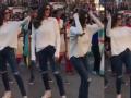कॉलेजच्या विद्यार्थ्यांसोबत सुश्मिता सेनने लावले ठुमके, पाहा व्हिडीओ ! - Marathi News | Sushmita Sen with the college students tweeted, Thumke video! | Latest filmy News at Lokmat.com