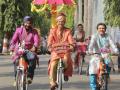 पोपटलालची वरात सायकलीवरून - Marathi News | Poppetlal erupt bicycling | Latest filmy News at Lokmat.com