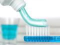 टुथपेस्ट मानवी शरीरासाठी घातक - Marathi News | Toothpaste is deadly for human body | Latest beauty News at Lokmat.com