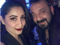 अशा खास अंदाजात पत्नी मान्यताने दिल्या संजय दत्तला शुभेच्छा - Marathi News | Sanjay Dutt wishes to give such a special court marriage proposal | Latest filmy News at Lokmat.com