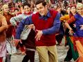 Watch Video : सलमान खानच्या ‘ट्यूबलाइट’चे पहिले गाणे रिलीज!! - Marathi News | Watch Video: Salman Khan's first 'Tuillight' song is released !! | Latest filmy News at Lokmat.com