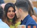 गोव्यात लंच करताना दिसले प्रियांका चोप्रा व निक जोनास! - Marathi News | Priyanka Chopra and Nick Jonas appear to have lunch in Goa | Latest filmy News at Lokmat.com
