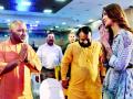 शिल्पा शेट्टीच्या मुख्यमंत्र्यांसोबतच्या फोटोवर यूजर्सनी म्हटले, ‘बरं झालं जीन्स घालून गेली नाहीस’! - Marathi News | On the photo with Shilpa Shetty's Chief Minister, the user said, 'Do not wear jeans!' | Latest filmy News at Lokmat.com