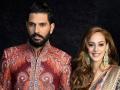 युवराज आणि हेजलच्या नात्यात आला दुरावा? - Marathi News | Yuvraj and Hajal's relationship duraava? | Latest filmy News at Lokmat.com