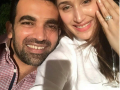 चक दे गर्ल सागरिका घाटगेने काढली क्रिकेटर झहीर खानची विकेट - Marathi News | Zaheer Khan's wicket with Chak De Girl Sagarika Ghatge removed | Latest filmy News at Lokmat.com