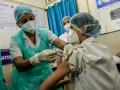 Corona Vaccination: ...'त्या' व्यक्तींना कोरोना लसीचा एकच डोस पुरेसा; दुसऱ्या डोसची गरजच नाही - Marathi News | Corona Vaccination one dose of vaccine is enough if you are a covid 19 survivor says study | Latest national News at Lokmat.com