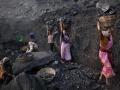 जीव धोक्यात घालून खाणीत राबतात कोळसा कामगार - Marathi News | Coal workers worked in mine by endangering life | Latest nagpur News at Lokmat.com