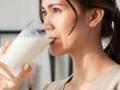 Summer Special - एक ग्लास थंडगार दूध म्हणजे संजीवनीच - पाहा कसे प्यावे - Marathi News | Summer Special - A glass of cold milk is life-giving - see how to drink it | Latest sakhi News at Lokmat.com
