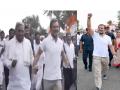 Congress Bharat Jodo Yatra: फिट, फॅब आणि फन; जेव्हा 75 वर्षीय सिद्धारमैया राहुल गांधींसोबत धावतात, पाहा Video... - Marathi News | Congress Bharat Jodo Yatra: Fit, Fab and Fun; 75-year-old Siddaramaiah runs with Rahul Gandhi, watch Video... | Latest national News at Lokmat.com