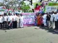पेट्रोल, डिझेल दरवाढीविरोधात काँग्रेसचे आंदोलन - Marathi News | Congress movement against petrol, diesel price hike | Latest thane News at Lokmat.com
