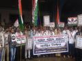 संविधानाच्या प्रती जाळणाऱ्या समाजकंटकांच्या अटकेसाठी दादरमध्ये काँग्रेसची निदर्शने - Marathi News | Constitution burning: protest in dadar demanding arrest of accused | Latest mumbai News at Lokmat.com