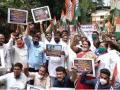 VIDEO: मोदी सरकारच्या कांदा निर्यातबंदीच्या निर्णयाविरोधात ठाण्यात काँग्रेसची निदर्शनं - Marathi News | Congress protests in Thane against Modi governments decision to ban onion exports | Latest thane News at Lokmat.com